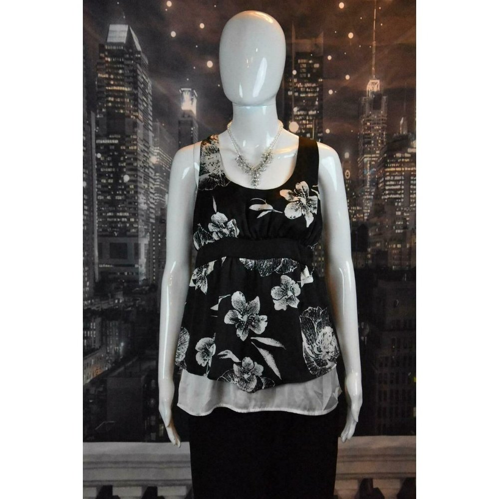 Charlotte Russe size M Sleeveless Racer Back Black and White Floral Print Top - Picture 1 of 7